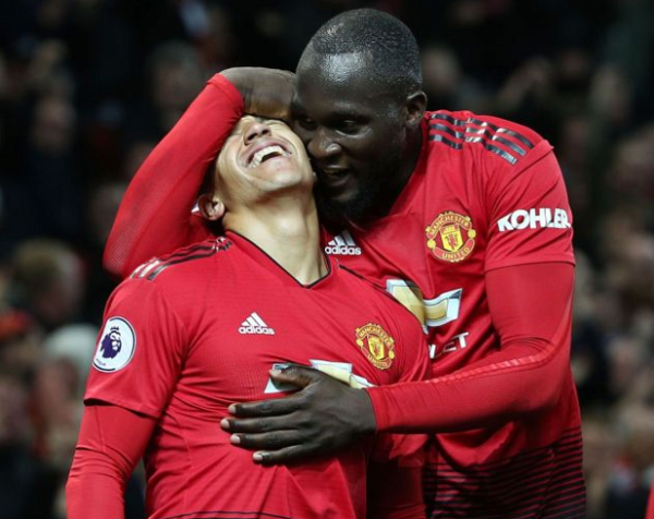 thieu-sanchez-va-lukaku-hang-cong-mu-ngay-cang-yeu-ot-1